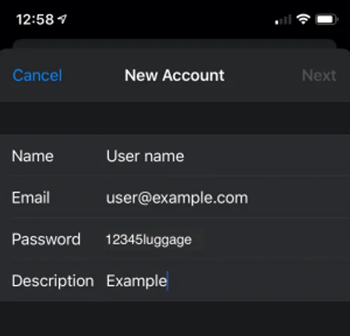 iOS Yeni Hesap ekranında ad, e-posta ve parola alanları